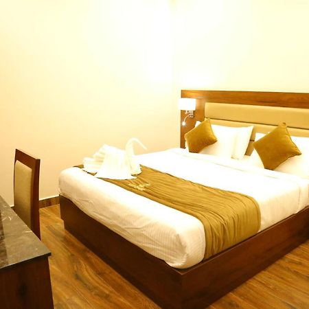 Vsr Grand Hotel Madanapalle Екстериор снимка