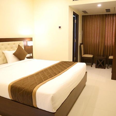 Vsr Grand Hotel Madanapalle Екстериор снимка