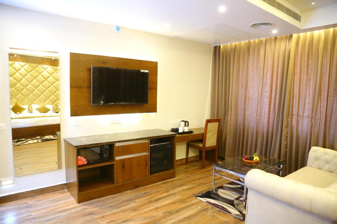 Vsr Grand Hotel Madanapalle Екстериор снимка