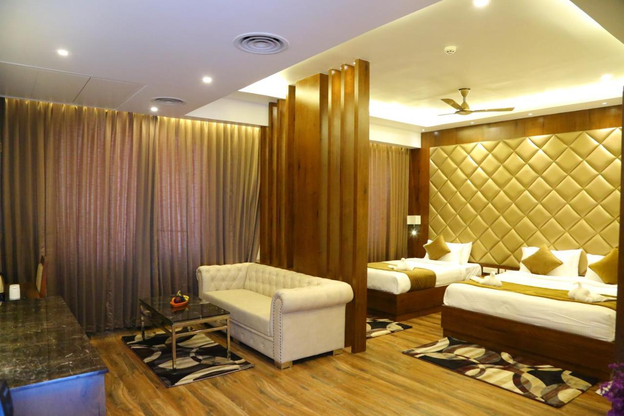 Vsr Grand Hotel Madanapalle Екстериор снимка