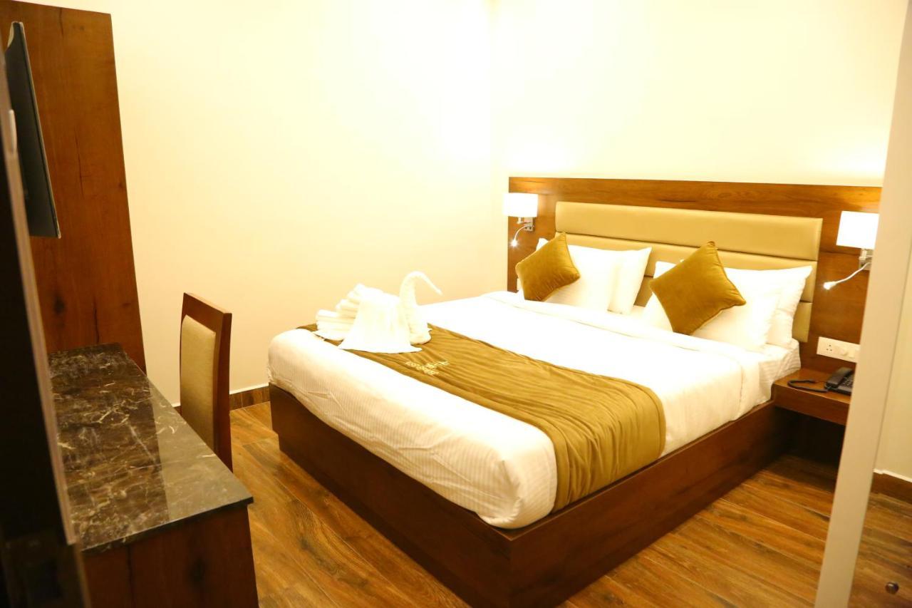 Vsr Grand Hotel Madanapalle Екстериор снимка
