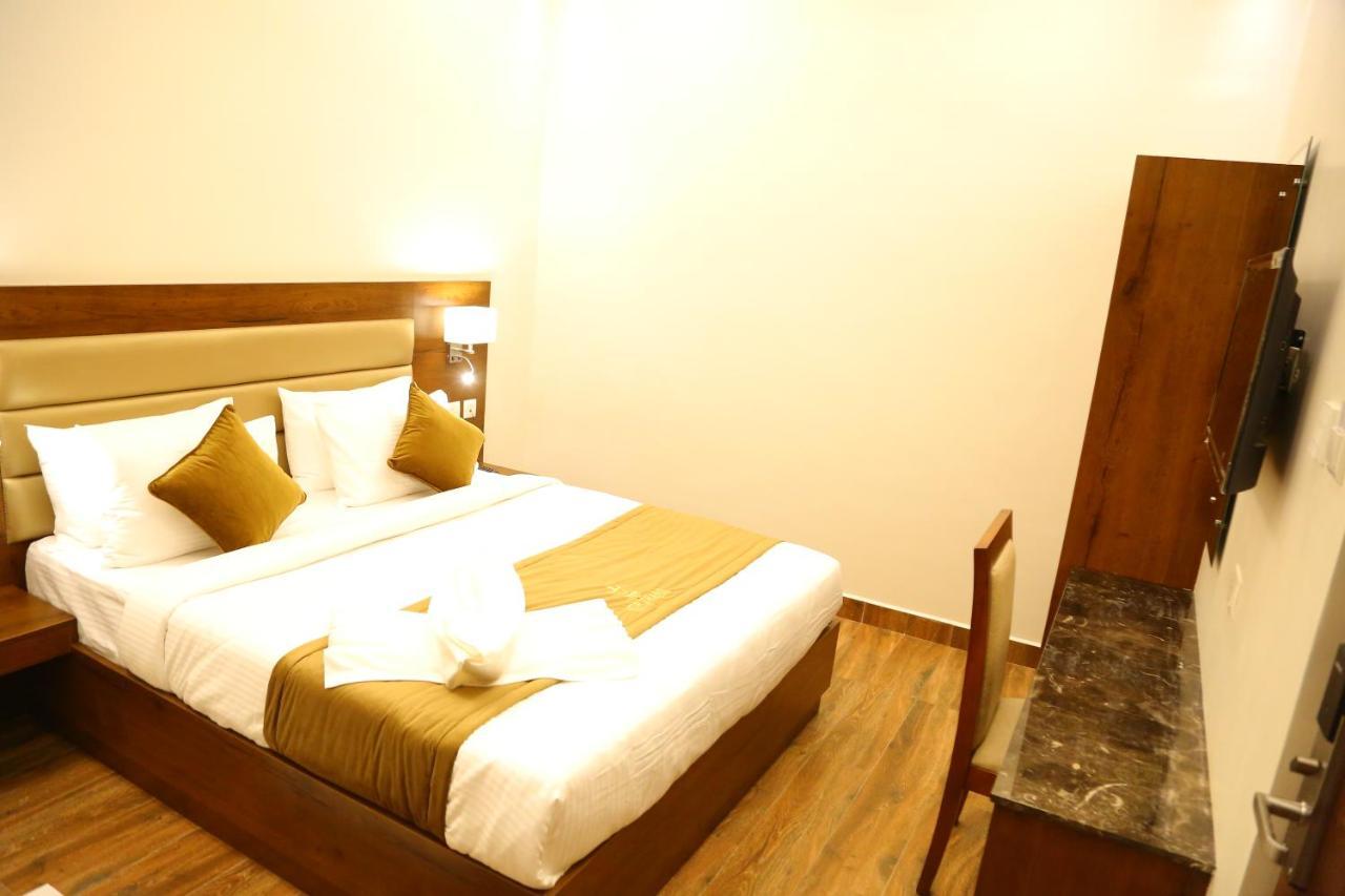 Vsr Grand Hotel Madanapalle Екстериор снимка