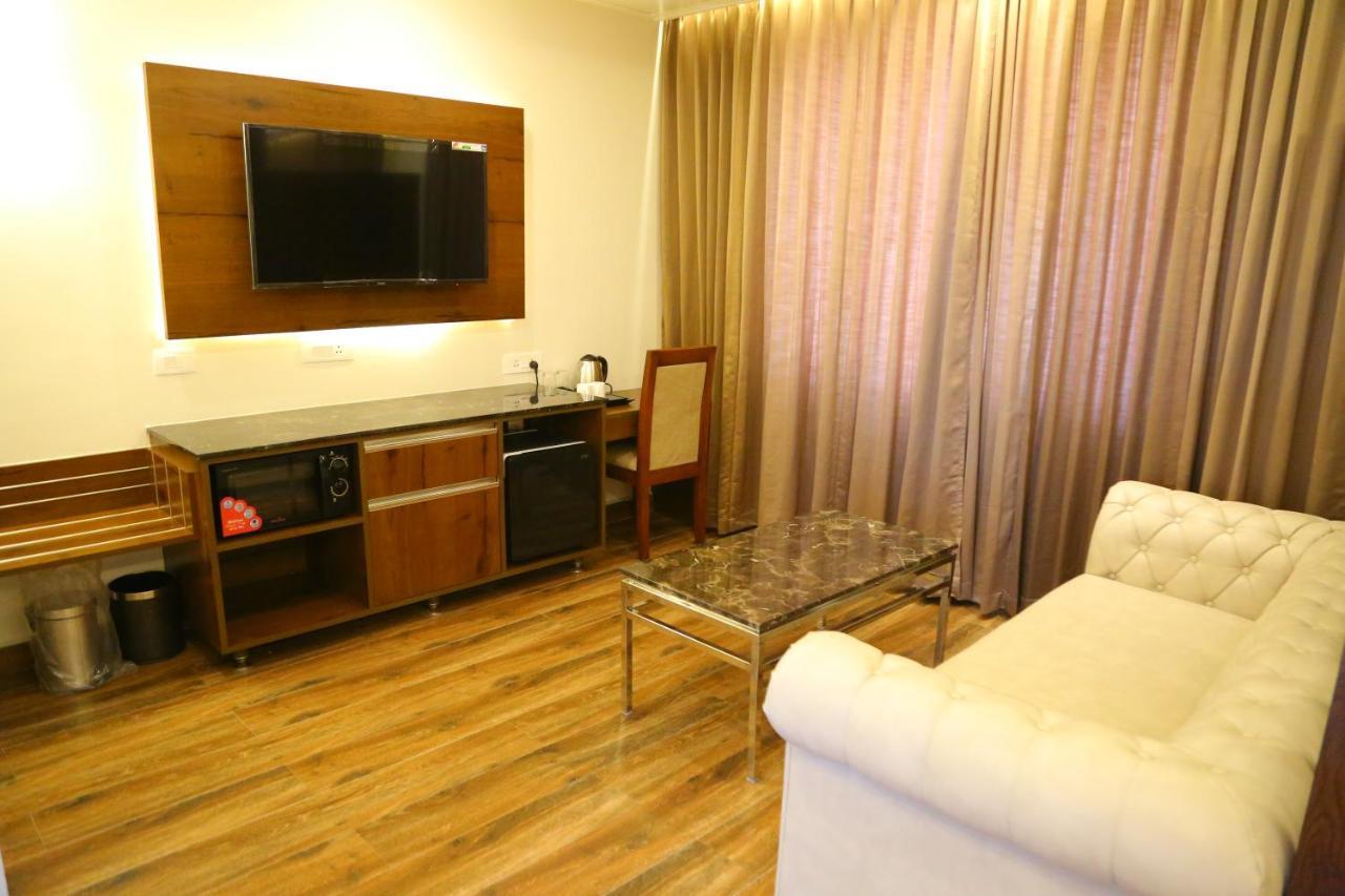 Vsr Grand Hotel Madanapalle Екстериор снимка