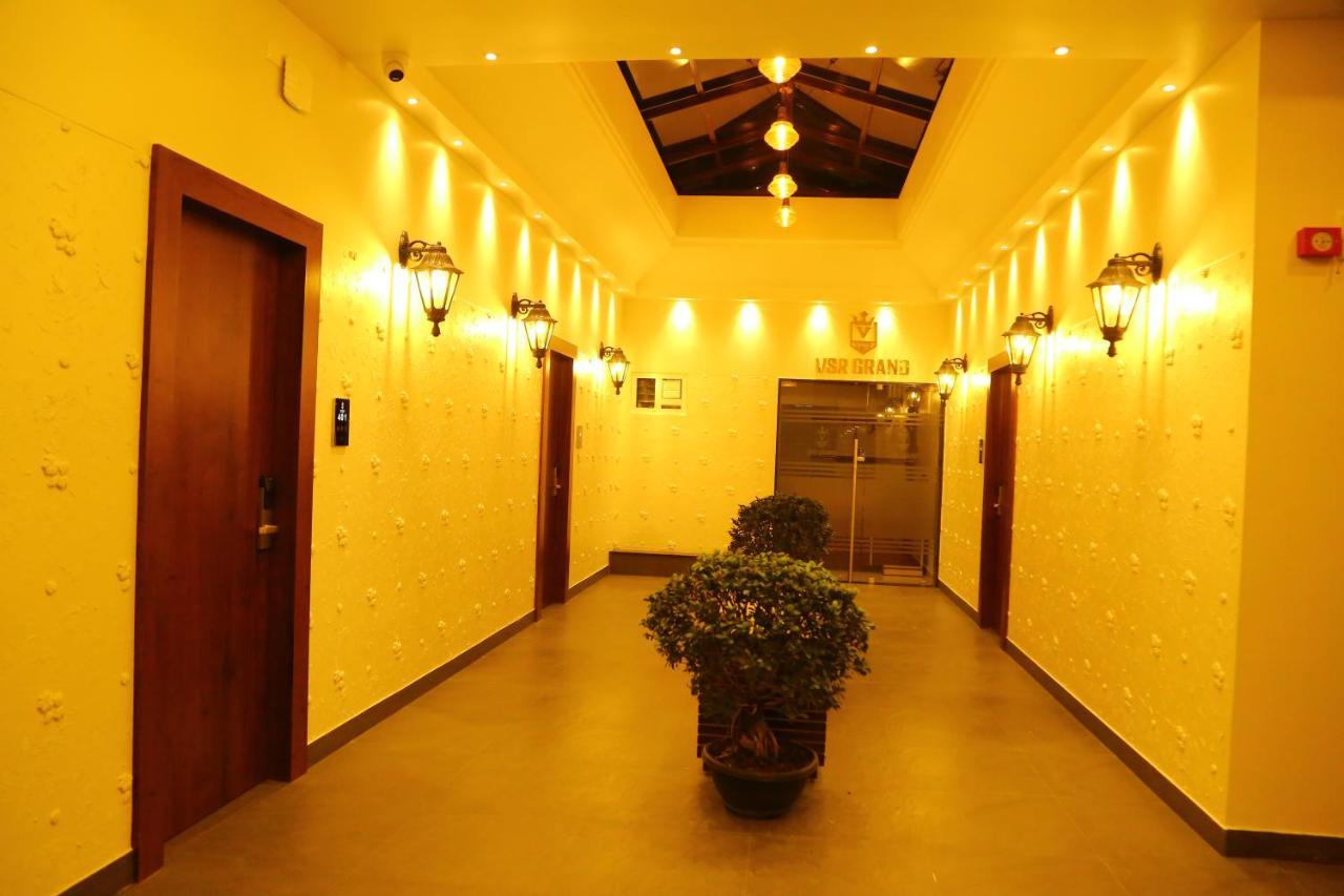 Vsr Grand Hotel Madanapalle Екстериор снимка