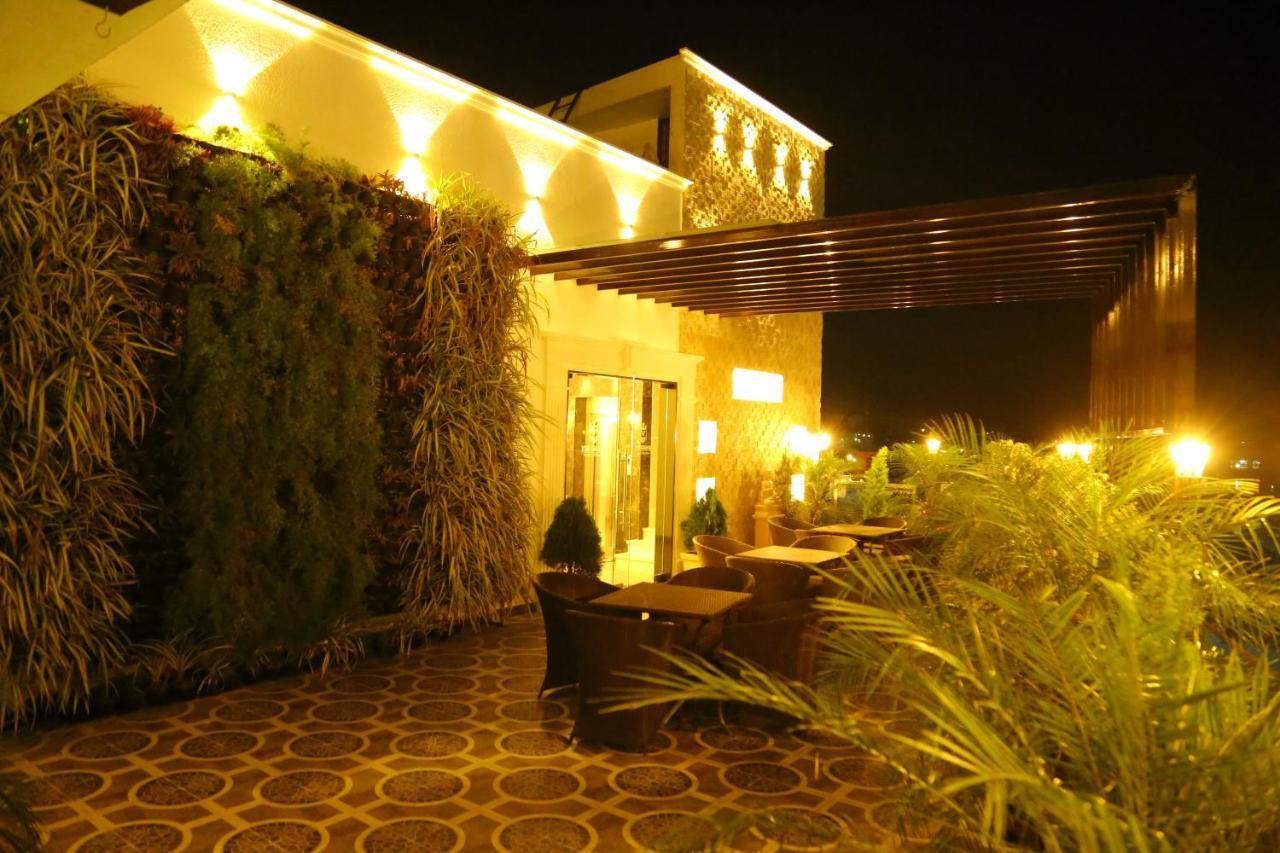 Vsr Grand Hotel Madanapalle Екстериор снимка