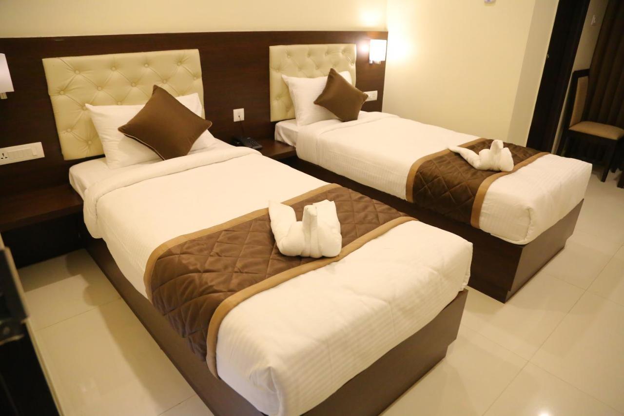 Vsr Grand Hotel Madanapalle Екстериор снимка