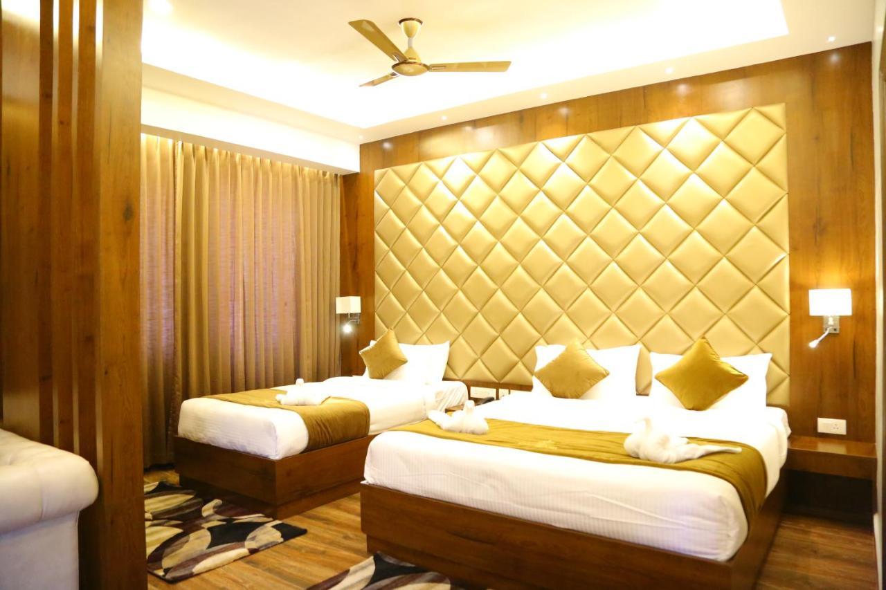 Vsr Grand Hotel Madanapalle Екстериор снимка
