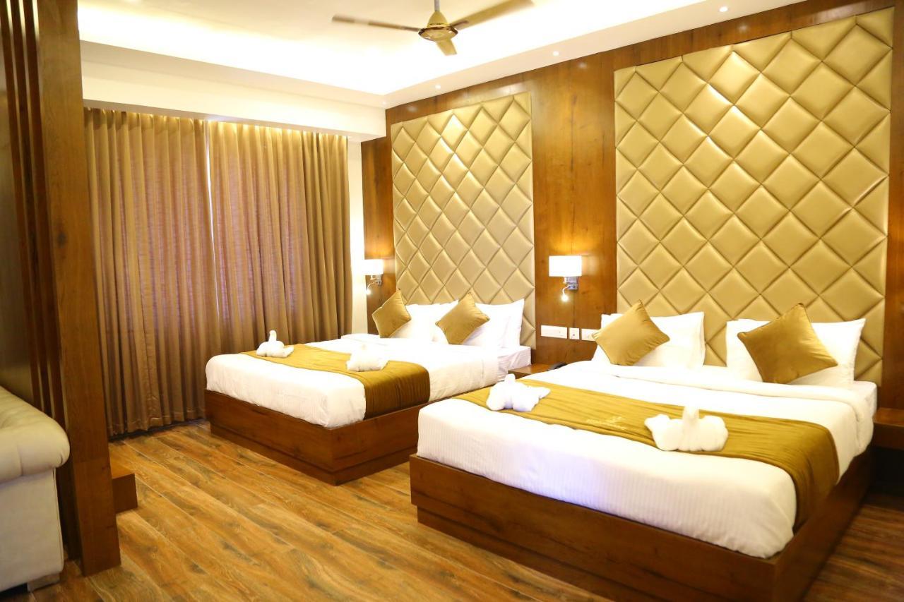 Vsr Grand Hotel Madanapalle Екстериор снимка