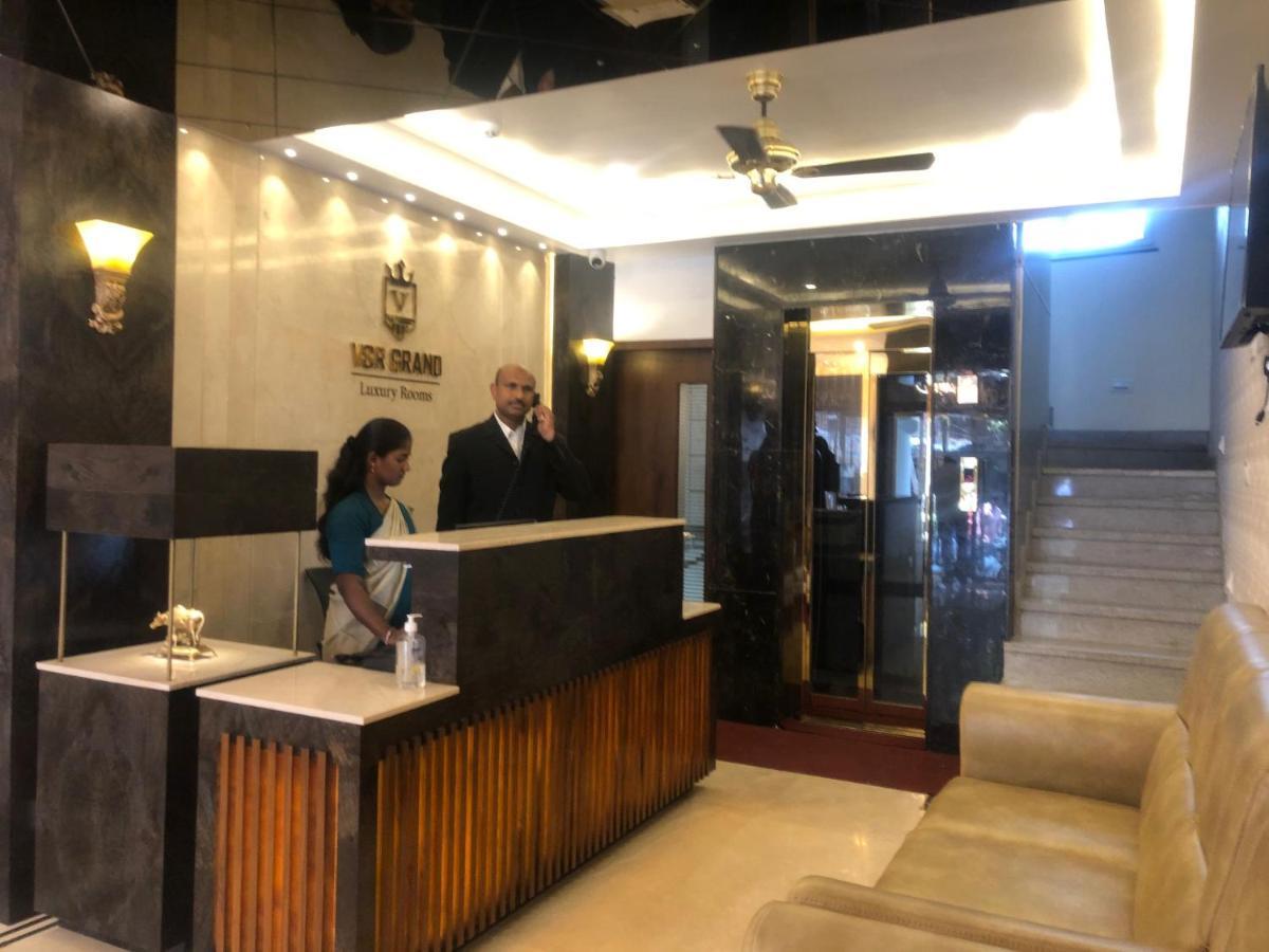 Vsr Grand Hotel Madanapalle Екстериор снимка