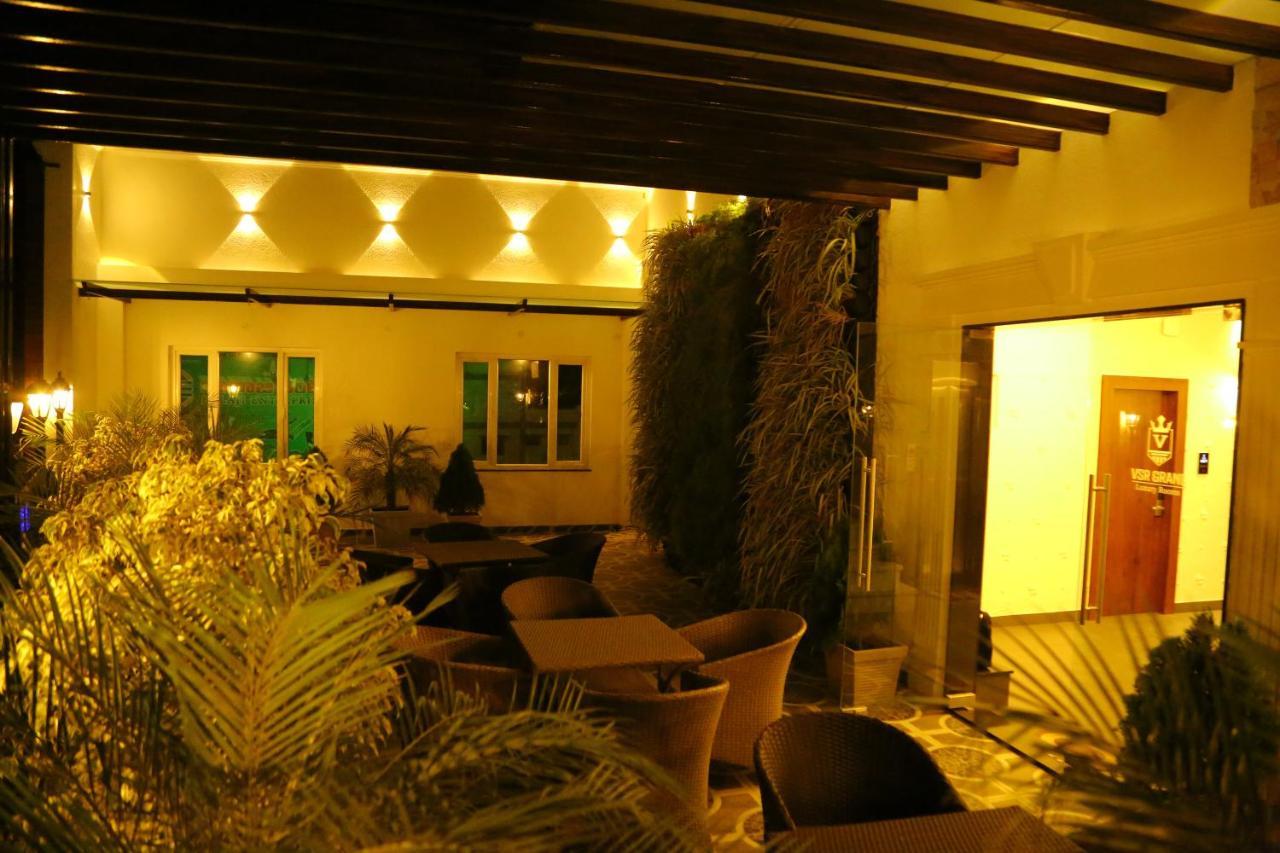 Vsr Grand Hotel Madanapalle Екстериор снимка
