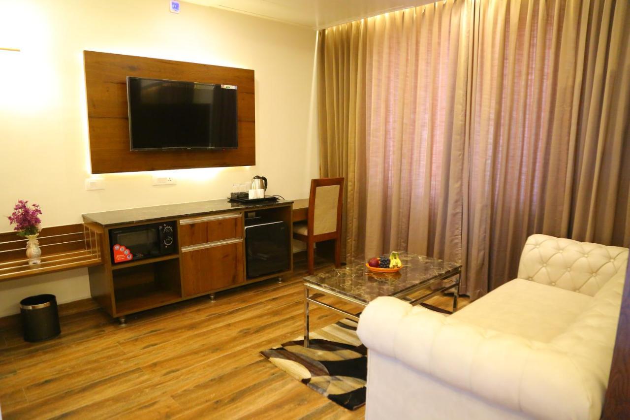 Vsr Grand Hotel Madanapalle Екстериор снимка